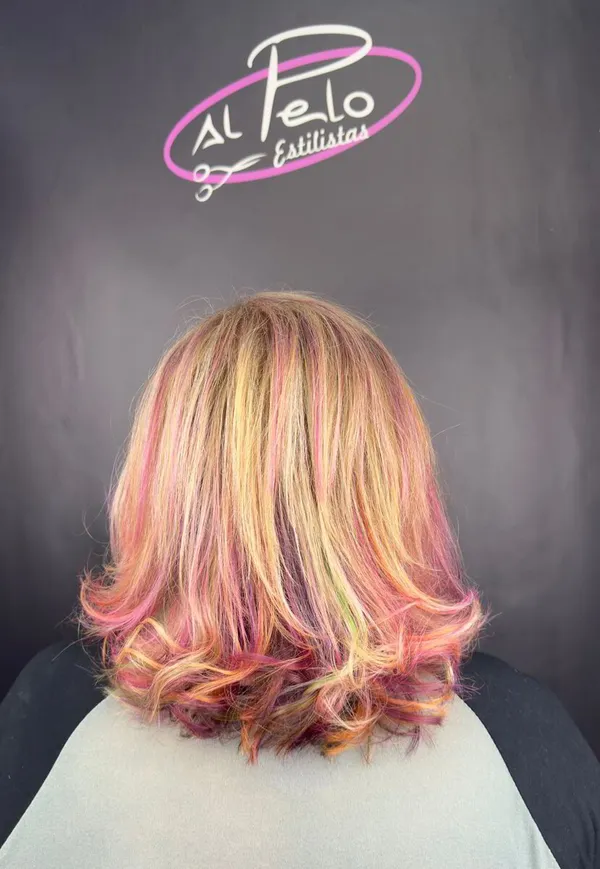 Ondas en rosa melocotón · Al Pelo Estilistas